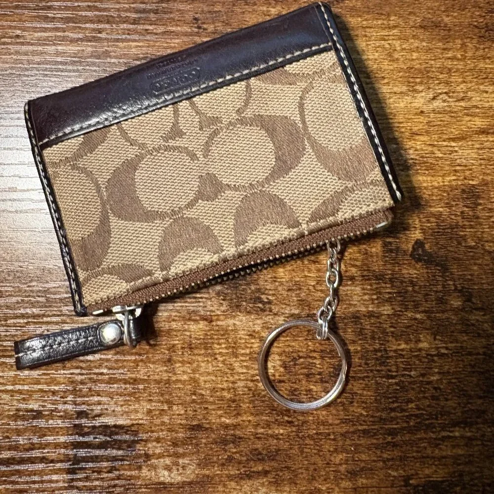 Coach hampton signature